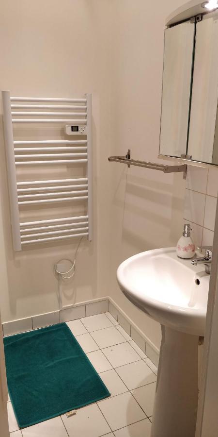 Modern 1 Bedroom Apartment Near The Metro. 塞纳河畔伊夫里 外观 照片